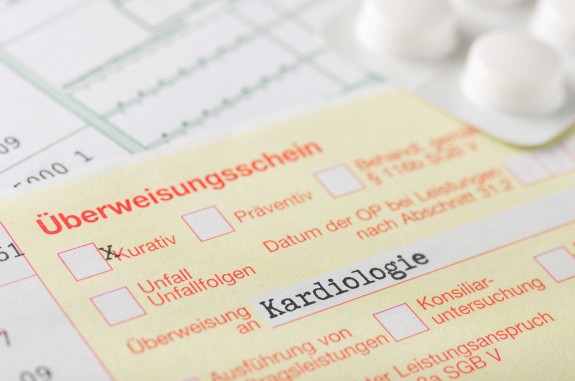 Gelber Überweisungsschein "Kardiologie"